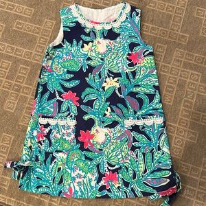 Excellent condition Lilly Pulitzer girls shift dress with lace scallop